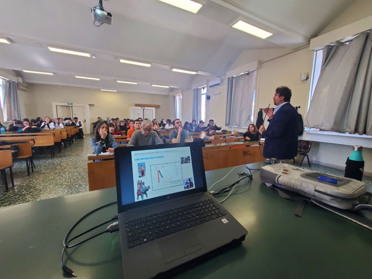 Andrea Troisi a lezione con gli studenti dell'Università degli Studi di Bari · 5 maggio 2023